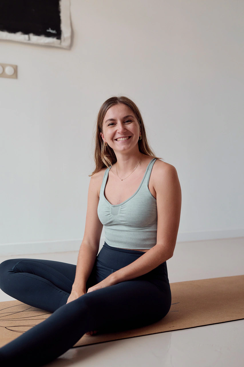 Clémence — Cours de Pilates à Marseille Clémence propose des cours de Pilates axés sur le renforcement en profondeur et la posture.